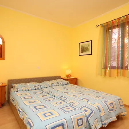 Apartments With A Parking Space Crveni Vrh, Umag - 7190 Apartment